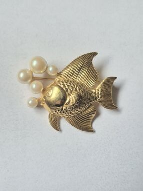 Vintage Gold Tone Fish Brooch with Faux Pearls Figural Goldfish Pin